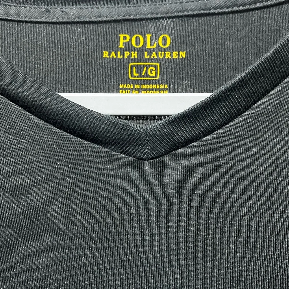 Polo by Ralph Lauren Men’s Black V-Neck Casual Size L Short Sleeve Tee Preppy - Picture 2 of 4